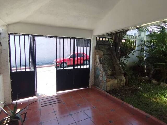 #735 - Casa para Venta en Villa Nueva - Guatemala - 3